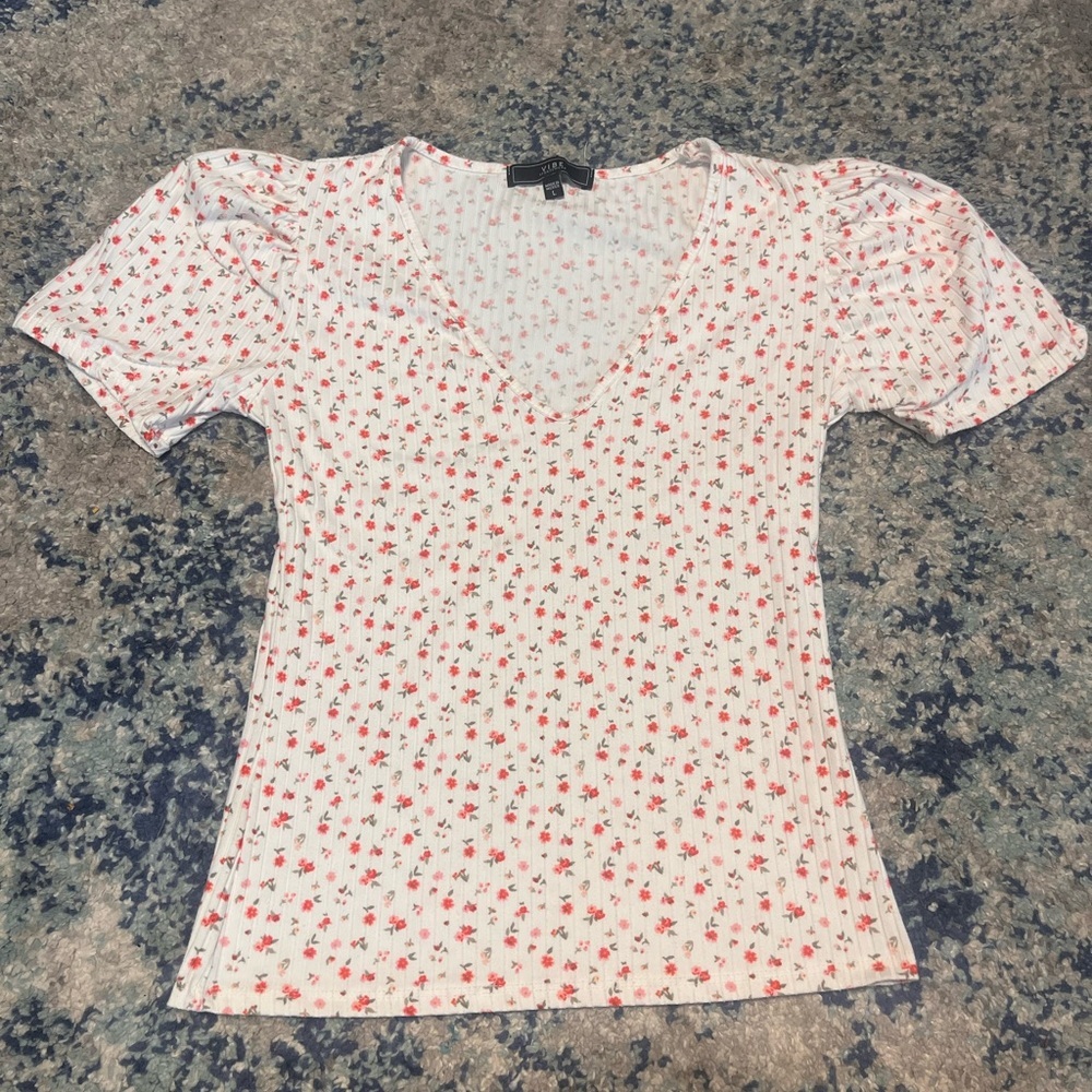 Vibe Sportswear floral ribbed v-neck tee – size L